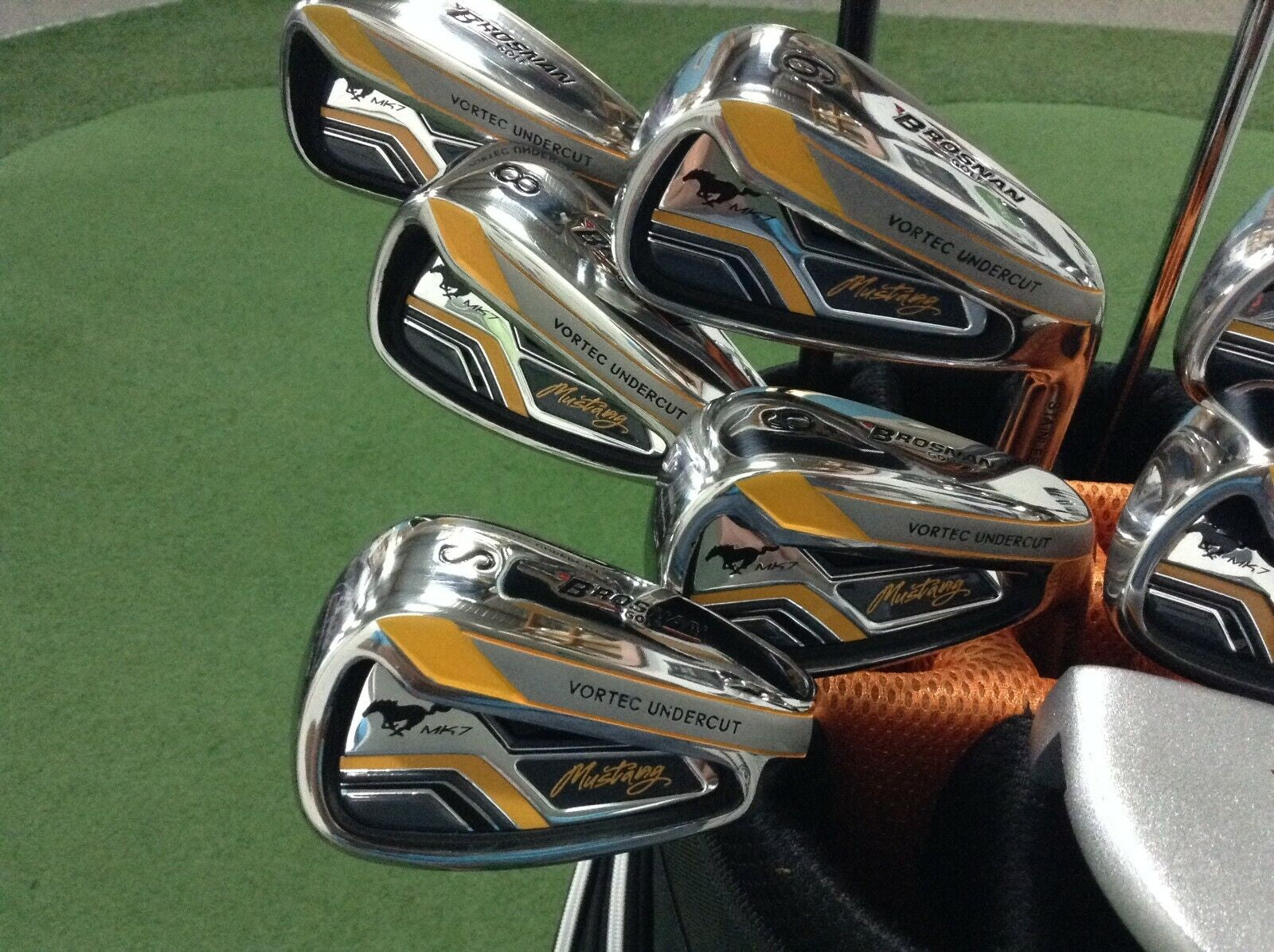 MUSTANG MK7 Deluxe Golf Package Including Cart Bag, Putter, and Covers with 3-Year Standard Warranty