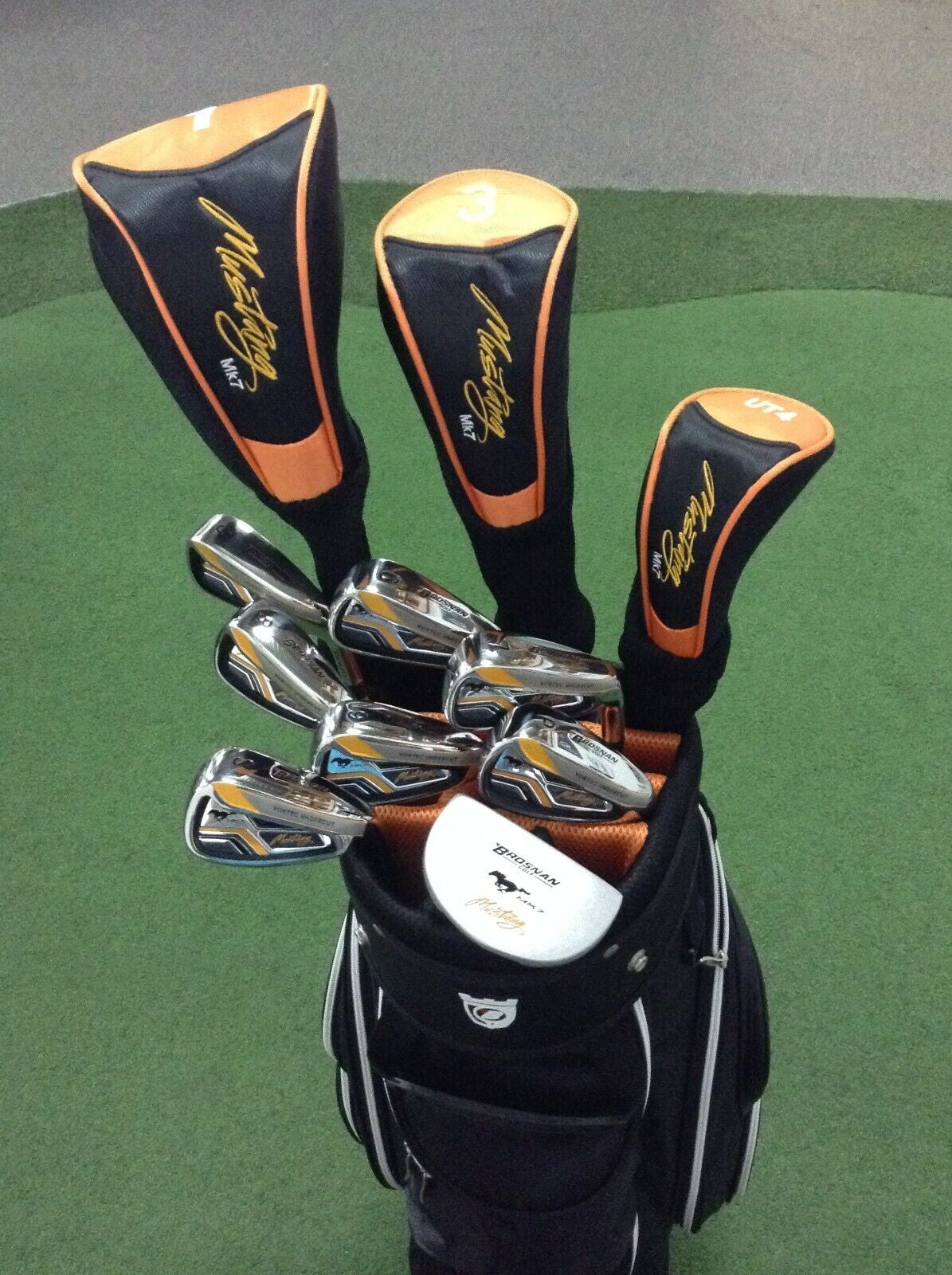 MUSTANG MK7 Deluxe Golf Package Including Cart Bag, Putter, and Covers with 3-Year Standard Warranty